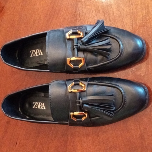 Zara Shoes - Zara Black women's loafers with tassels.